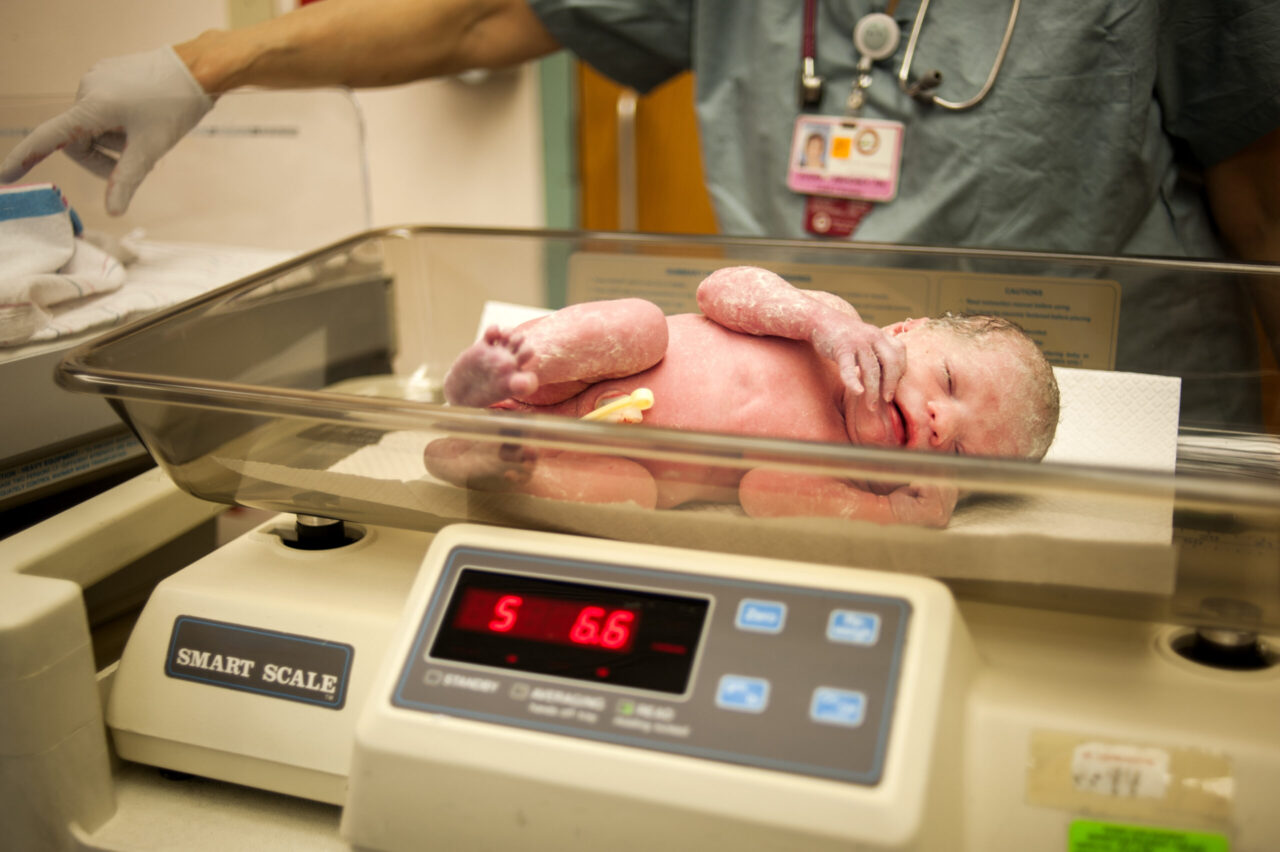 newborn-baby-on-weight-scale-in-hospital-2022-05-26-04-13-47-utc-scaled-1280x852.jpg